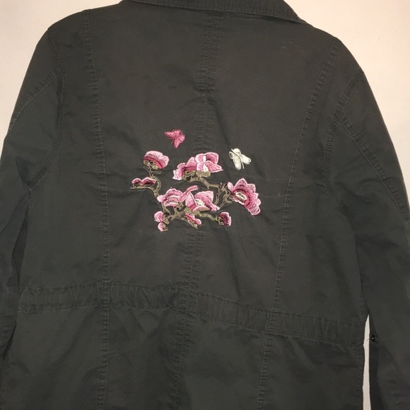 Beautiful Ashley Embroidered Jacket-Size XL - Picture 6 of 8